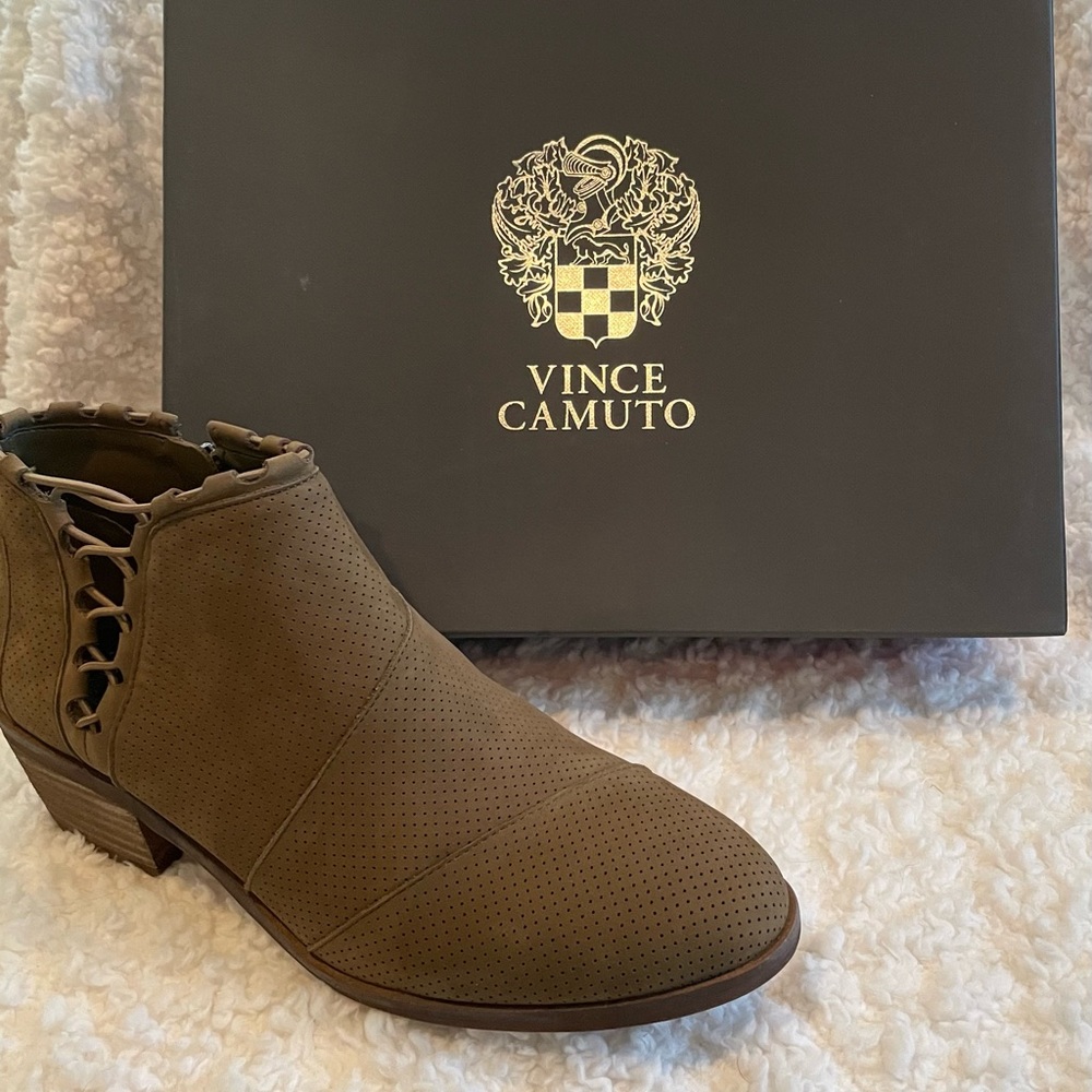 Vince Camuto size 8 ankle boot.